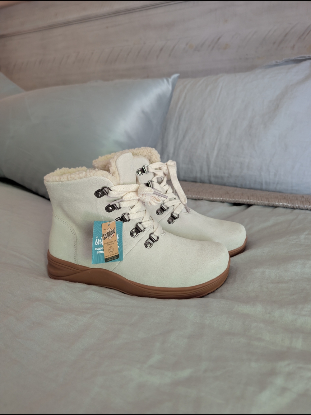 Propét Intréped Suede Cold Weather Boots White Cream Faux Shearling 7W NWT